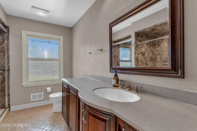 527 Eagle Point Drive, Toms River, NJ 08753