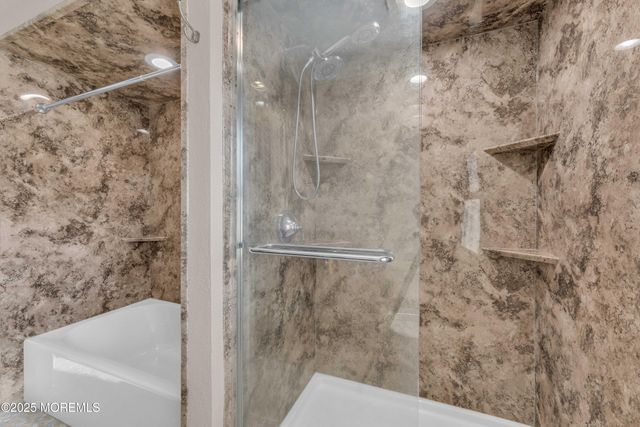 527 Eagle Point Drive, Toms River, NJ 08753