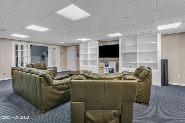 527 Eagle Point Drive, Toms River, NJ 08753