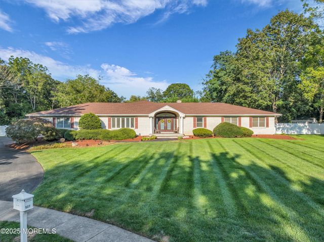 527 Eagle Point Drive, Toms River, NJ 08753