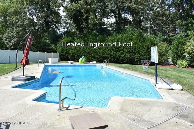 527 Eagle Point Drive, Toms River, NJ 08753