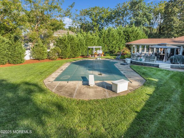 527 Eagle Point Drive, Toms River, NJ 08753