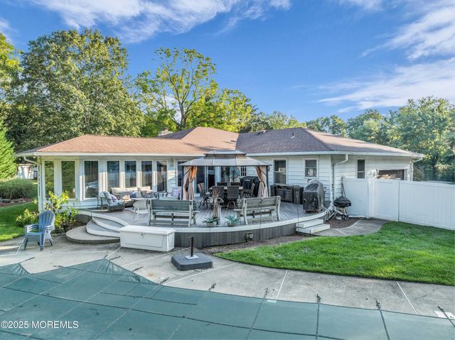 527 Eagle Point Drive, Toms River, NJ 08753