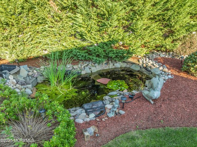 527 Eagle Point Drive, Toms River, NJ 08753