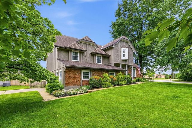 2229 W 121st Street, Leawood, KS 66209