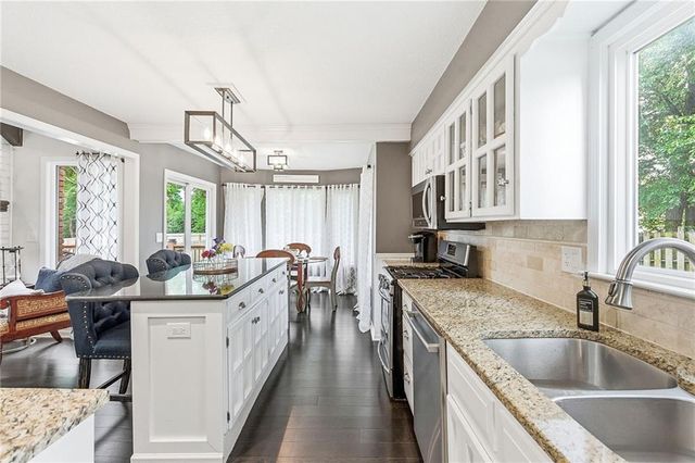 2229 W 121st Street, Leawood, KS 66209