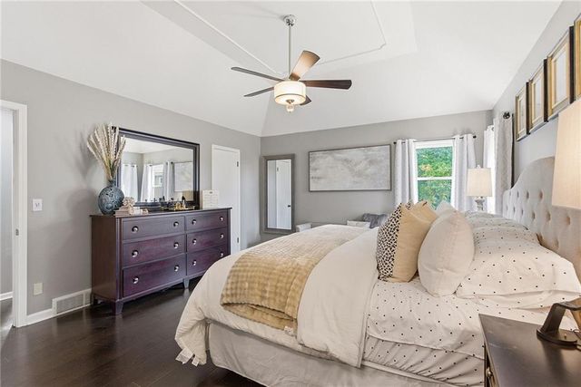2229 W 121st Street, Leawood, KS 66209
