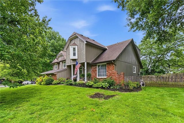 2229 W 121st Street, Leawood, KS 66209
