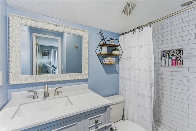 2229 W 121st Street, Leawood, KS 66209