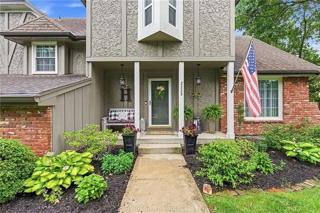 2229 W 121st Street, Leawood, KS 66209