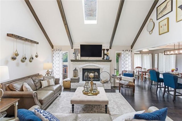 2229 W 121st Street, Leawood, KS 66209