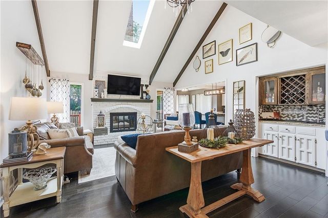 2229 W 121st Street, Leawood, KS 66209