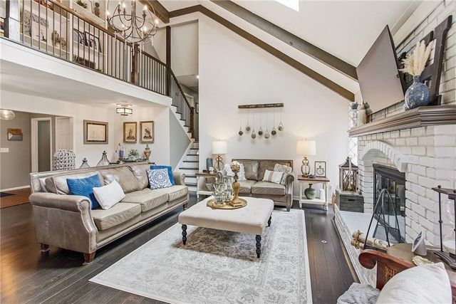 2229 W 121st Street, Leawood, KS 66209