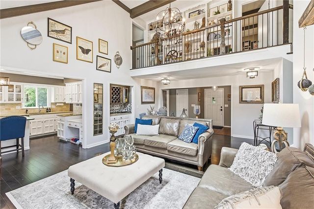 2229 W 121st Street, Leawood, KS 66209