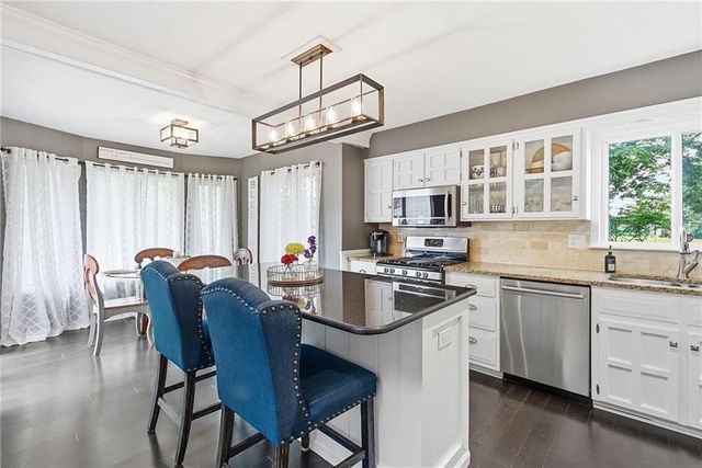 2229 W 121st Street, Leawood, KS 66209