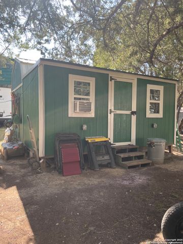 342 Park, Bandera, TX 78003