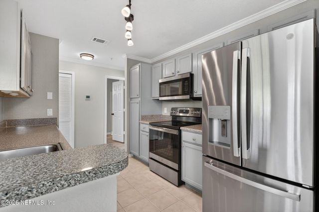 7800 POINT MEADOWS Drive 1338, Jacksonville, FL 32256