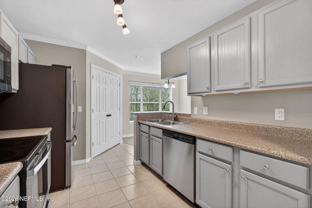 7800 POINT MEADOWS Drive 1338, Jacksonville, FL 32256