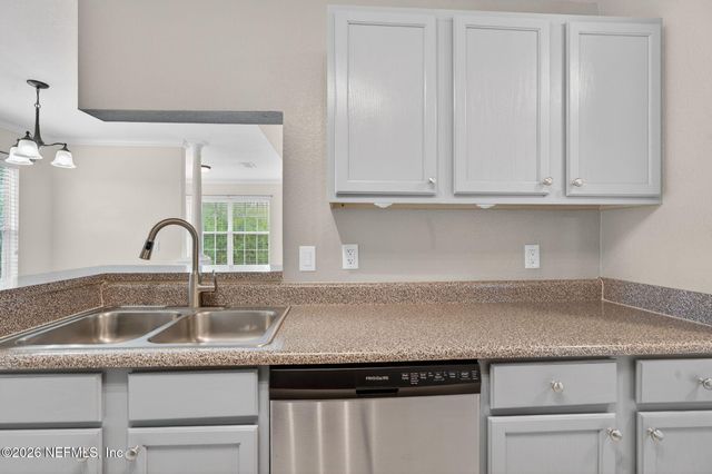 7800 POINT MEADOWS Drive 1338, Jacksonville, FL 32256