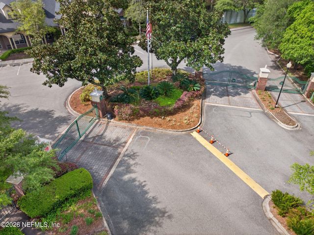 7800 POINT MEADOWS Drive 1338, Jacksonville, FL 32256