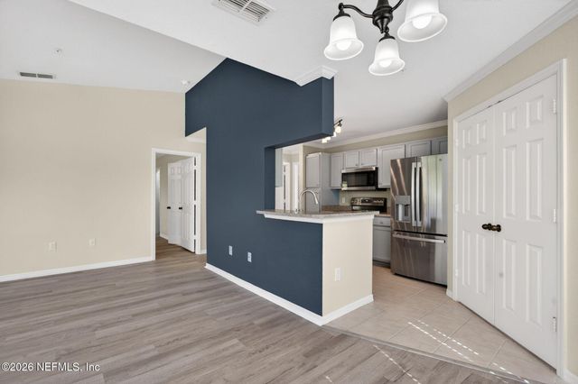 7800 POINT MEADOWS Drive 1338, Jacksonville, FL 32256