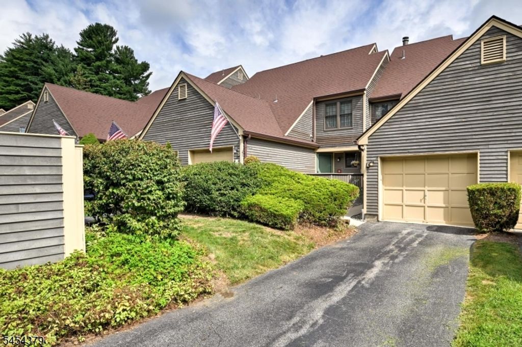20 Quincy Ln E, West Milford Twp., NJ 07480 — exterior