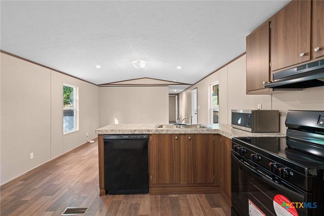 27 Briarwood Road, Morgans Point Resort, TX 76513