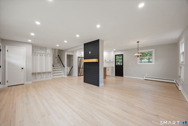 37 Skyview Lane, Waterbury, CT 06708