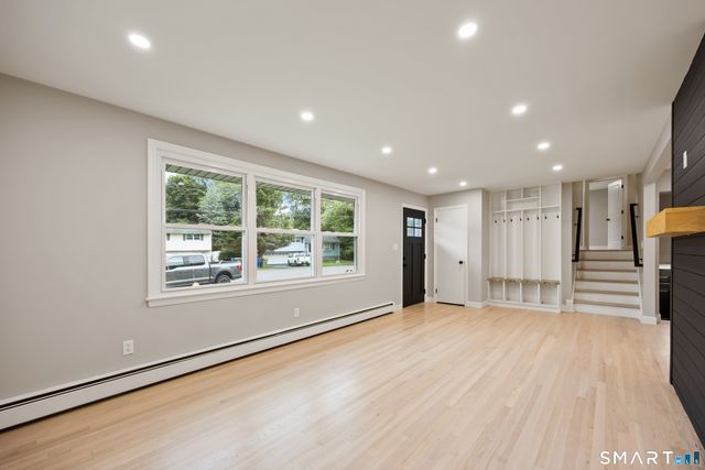 37 Skyview Lane, Waterbury, CT 06708