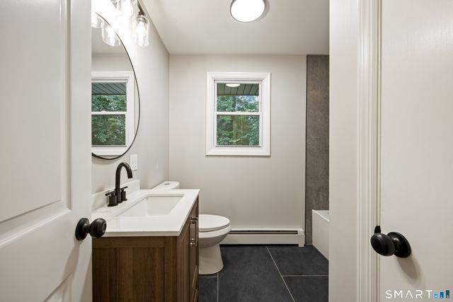 37 Skyview Lane, Waterbury, CT 06708