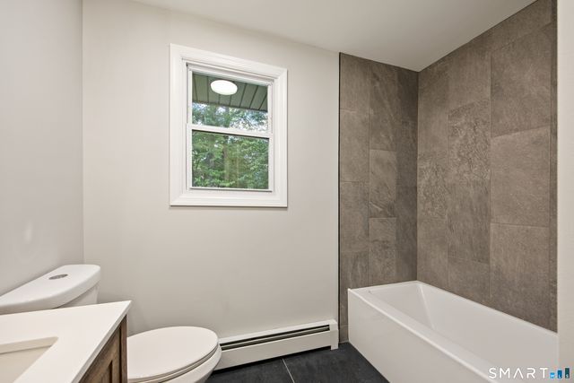 37 Skyview Lane, Waterbury, CT 06708