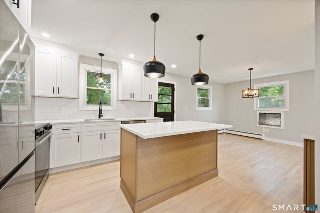 37 Skyview Lane, Waterbury, CT 06708