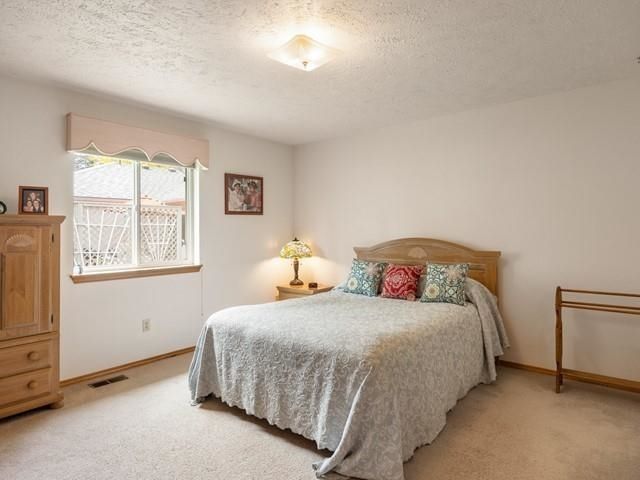 8409 N Pine Meadows Ln, Nine Mile Falls, WA 99026