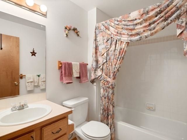 8409 N Pine Meadows Ln, Nine Mile Falls, WA 99026