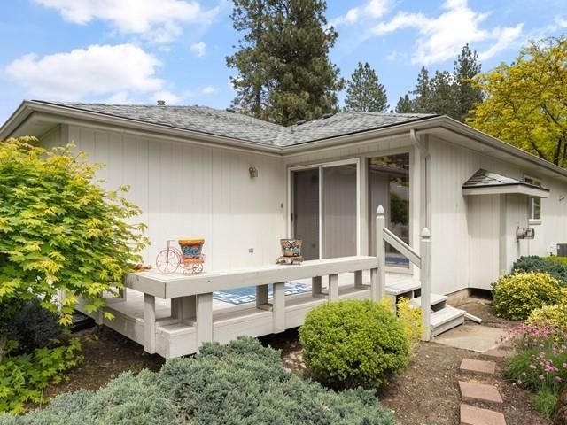8409 N Pine Meadows Ln, Nine Mile Falls, WA 99026