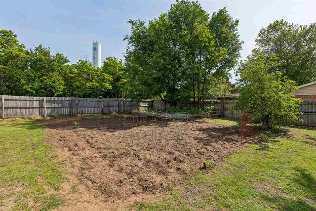 102 N Locust Street, Fletcher, OK 73541