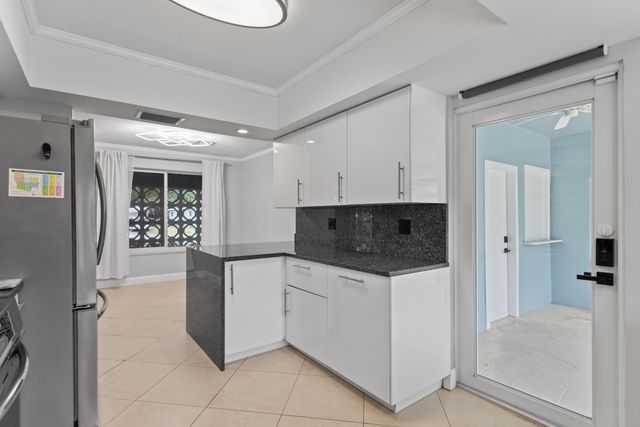 5281 SW 4th Court, Plantation, FL 33317