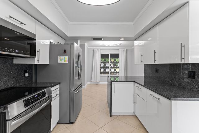 5281 SW 4th Court, Plantation, FL 33317