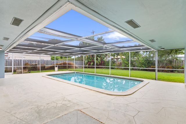 5281 SW 4th Court, Plantation, FL 33317