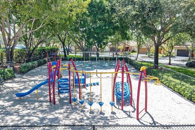 1552 Barcelona Way 619, Weston, FL 33327