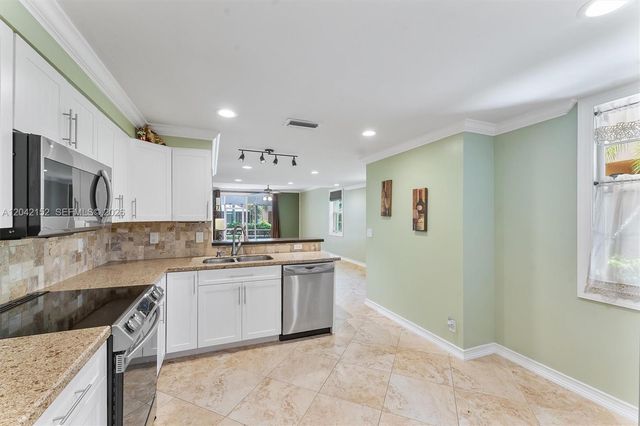 1552 Barcelona Way 619, Weston, FL 33327