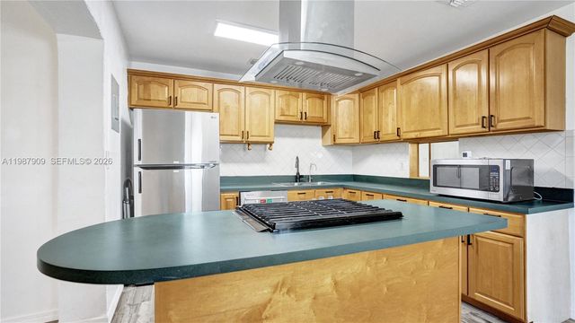 1007 N 31st Road, Hollywood, FL 33021