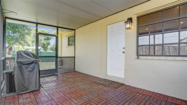 1007 N 31st Road, Hollywood, FL 33021