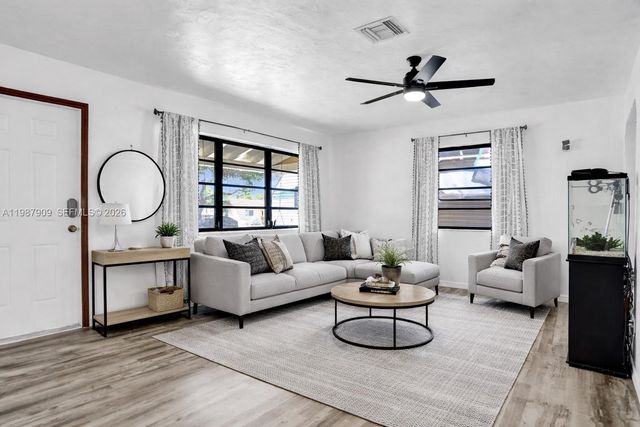 1007 N 31st Road, Hollywood, FL 33021