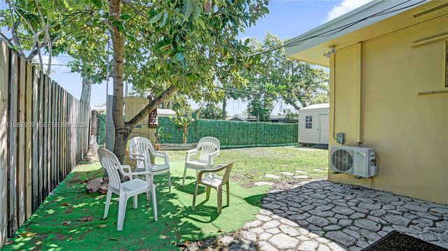 1007 N 31st Road, Hollywood, FL 33021