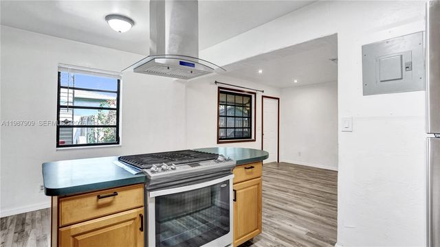 1007 N 31st Road, Hollywood, FL 33021