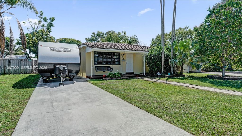 1007 N 31st Road, Hollywood, FL 33021