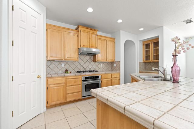 5000 Millner Way, Elk Grove, CA 95757