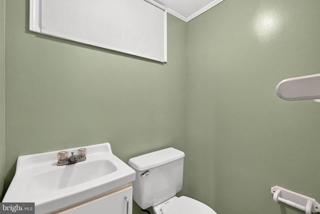 140 HOPKINS RD, Baltimore, MD 21212