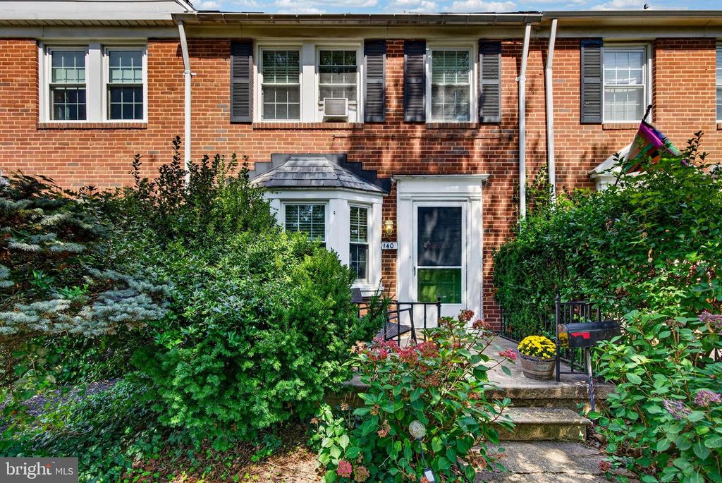 140 HOPKINS RD, Baltimore, MD 21212